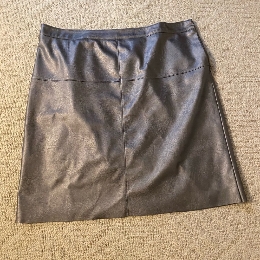 Loft Skirt Size 16. Metallic Silver. Faux Leather.